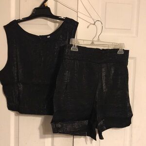 Women’s NWT 2-pc Shimmery Short Set